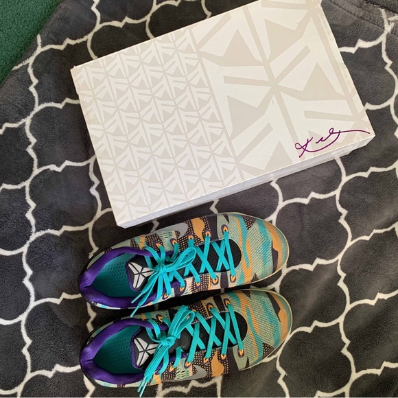 Nike Kobe 11 EM “Pop Art” - Picture 8 of 8